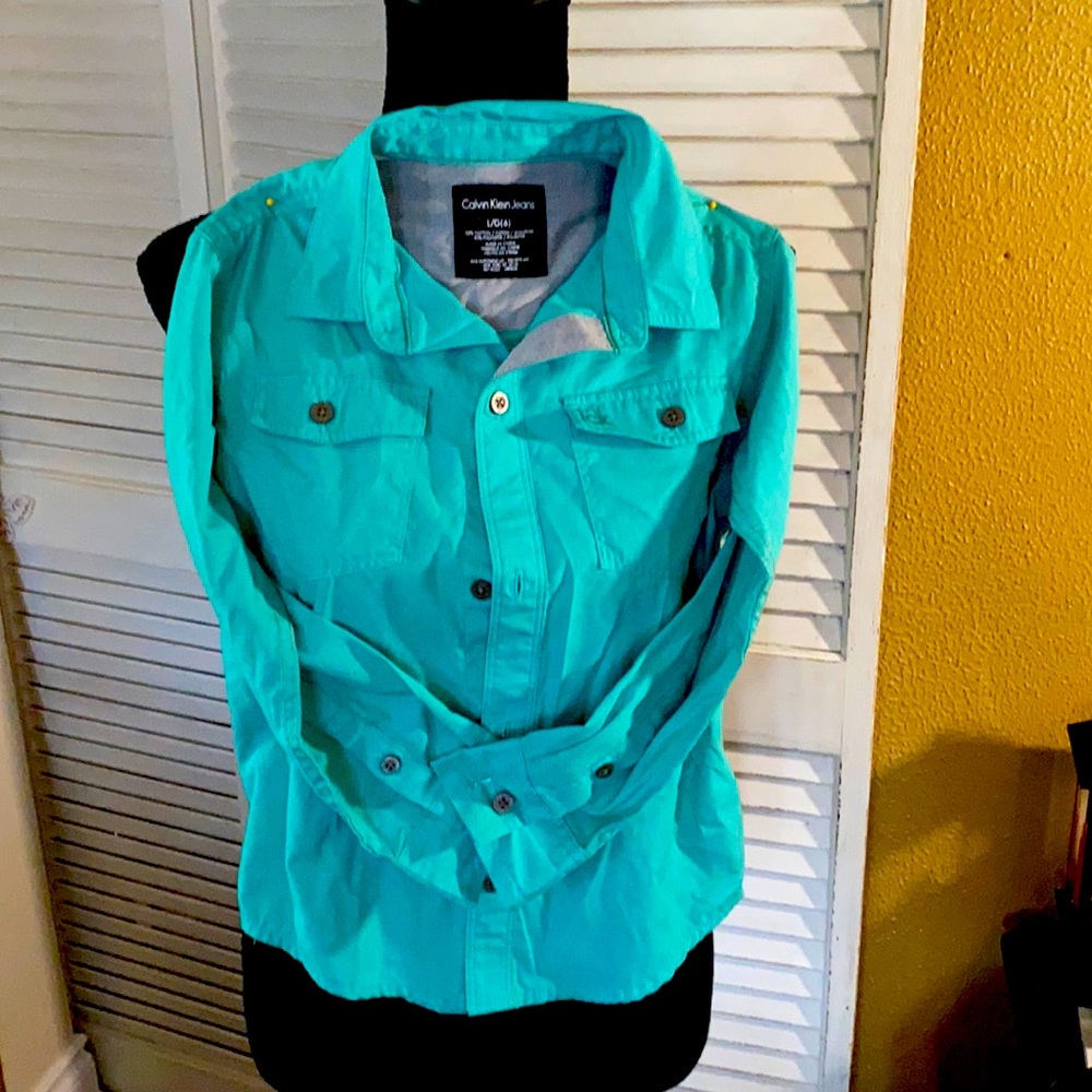 Boys size 6. Calvin Klein button down.